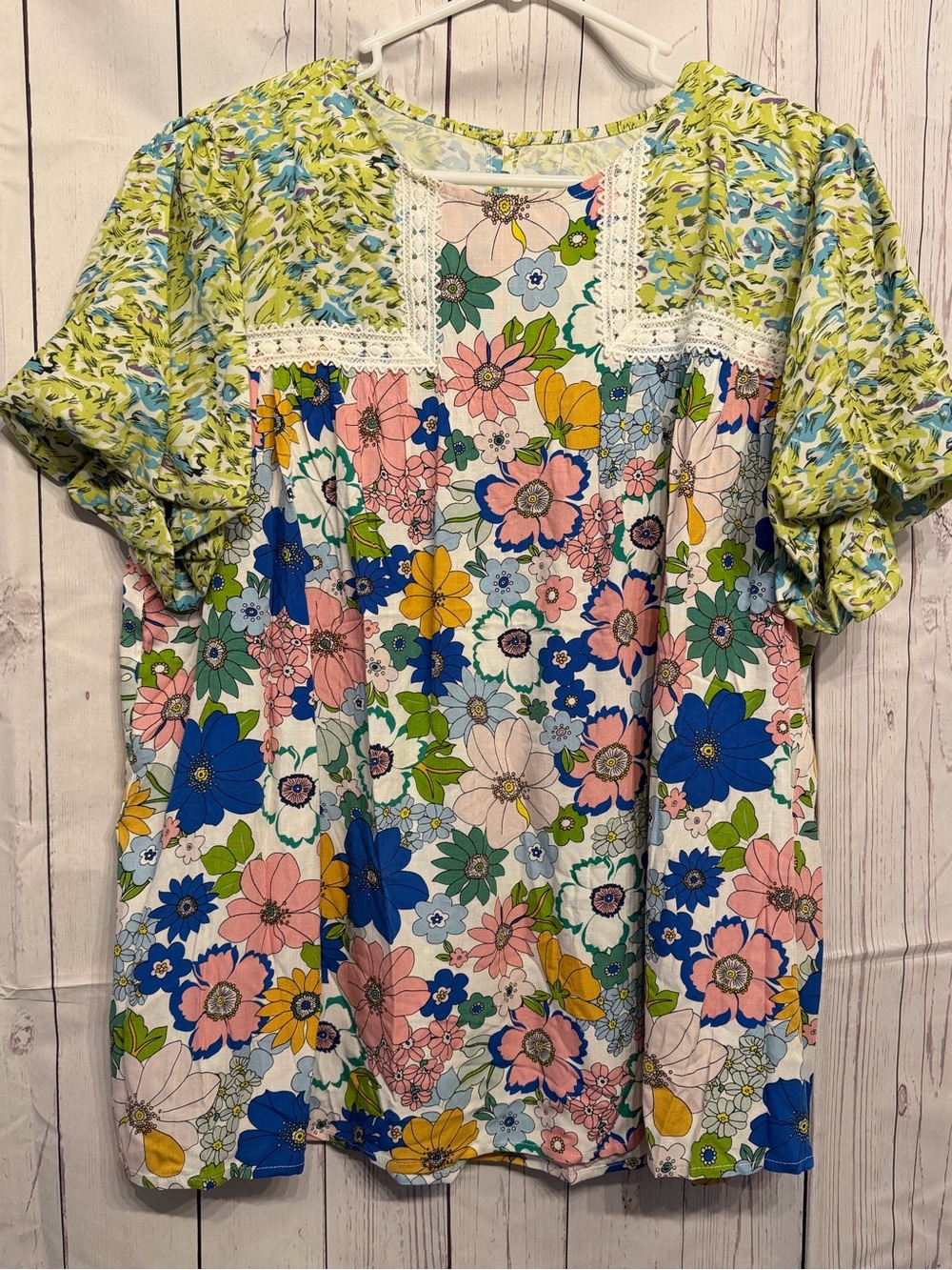 Floral Patchwork Short-Sleeve Blouse in Green & Multicolor